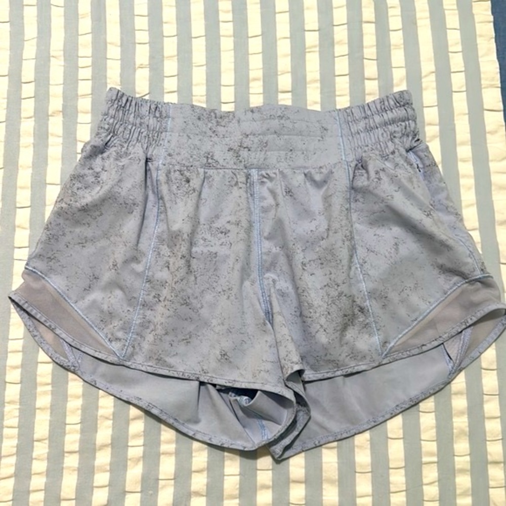 Lululemon Hotty Hot HR Shorts 2.5” Gravel Dust Pastel Blue size 6